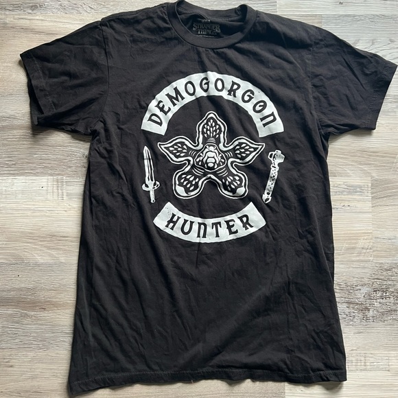 Stranger Things Demogorgon Hunter graphic tee - Picture 1 of 5